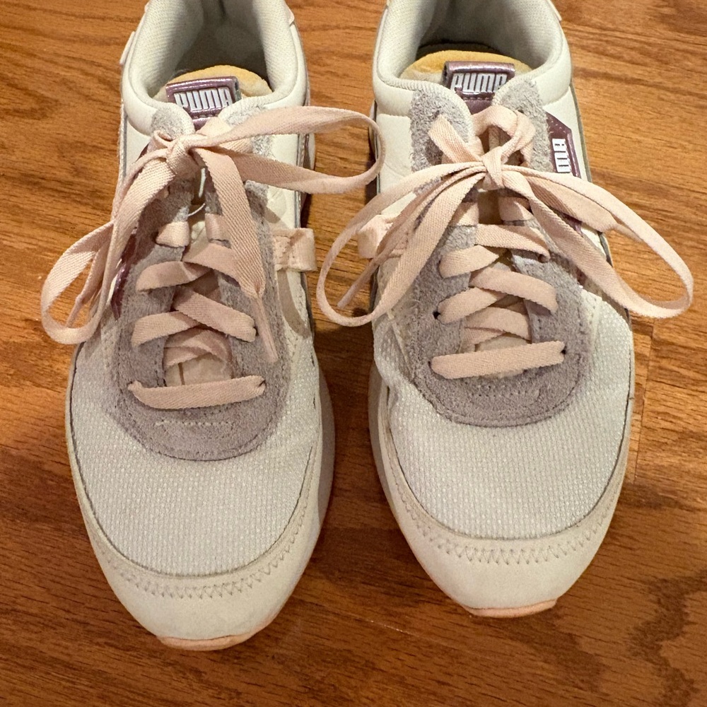 PUMA Women's Beige and Gray Sneakers